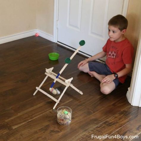 make your own craft stick trebuchet Popsicle Stick Trebuchet, Catapults For Kids Popsicle Sticks, Trebuchet Diy How To Build, Diy Trebuchet, Catapult For Kids, Stem Activity For Kids, Teen Activities, Diy Moving, Developmental Activities