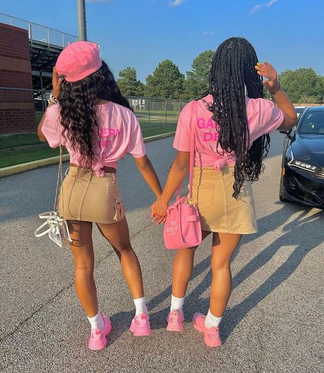 Cute Birthday Fits, Best Friend Hoodies, Cute Friend Poses, Bff Matching Outfits, Matching Outfits Best Friend, Best Friend Outfits, Twin Outfits, Sister Outfits, Stylish Summer Outfits