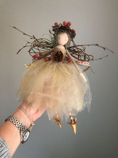 Fairy Diy Crafts, Fairy Art Dolls, Yarn Dolls, Felt Fairy, Fairy Crafts, Angel Crafts, Doll Diy Crafts, Diy Fairy, Handmade Christmas Decorations