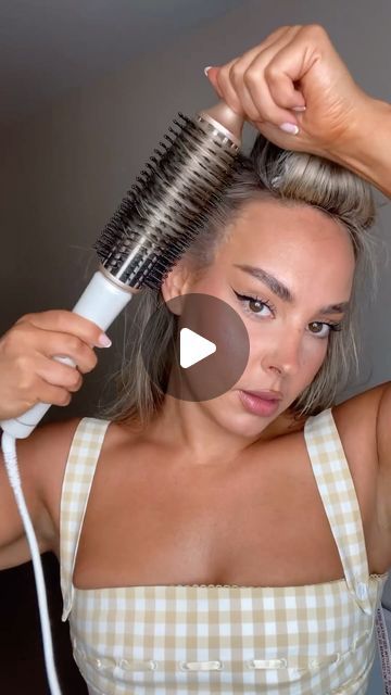 Minnie Faye Rayment on Instagram: "10 minute blowout using the new @beauty_worksonline XXL Volume Hot Brush AD 💗
Used on dry hair for the smoothest and glossiest blowout look 
-
-
-
#hairtutorial #beautyworksonline #beautyworks #hotbrush #hotbrushtutorial #heatedbrush #hairinspo #blowouthair #beautyworksxlhotbrush #hairideas #hairinspo" Hot Brush Styling, Blowout Hair Volume, Round Brush Blowout, Bob Blowout, Blowout Look, Blowout Hair Tutorial, Hair Blowout, Hot Brush, Blow Dry Hair