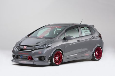 It's Raining Fits at Honda's SEMA Show Booth Jazz Modifikasi, Honda Jazz Modified, Honda Fit Modified, Grom Motorcycle, 2015 Honda Fit, Honda Fit Sport, Honda Fit Jazz, Jdm Honda, Honda Grom