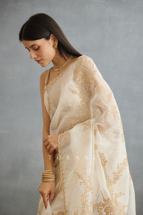 Heeramandi Outfits, India Style Dress, White And Gold Saree, Ivory Saree, Indian Fits, Party Saree, Engagement Saree, Simple Saree Designs, Gown Party Wear