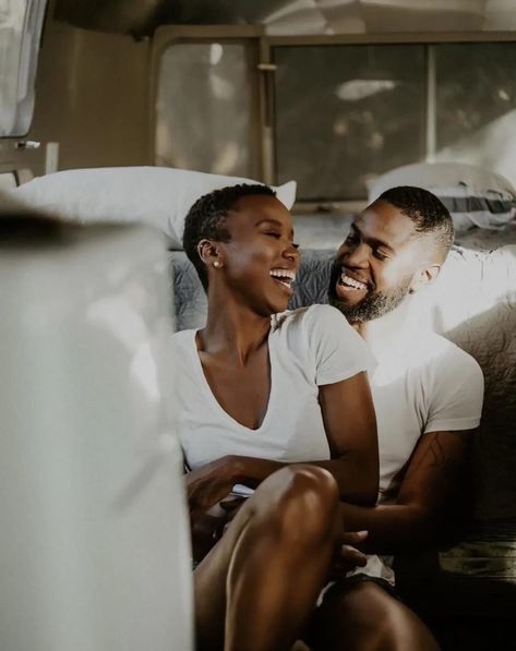 Best Bridal Shower Gift, Couple Laughing, Photography Resources, Black Couple, Black Love Couples, Free Presets, Big Chop, Black Families, Beautiful Couple