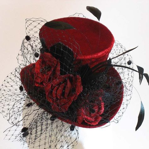 Top Hat Aesthetic, Derby Hats Diy Ideas, Red Top Hat, Karneval Diy, Top Hats For Women, Red Velvet Top, Steampunk Couture, Tea Hats, Steampunk Top Hat