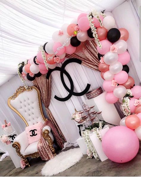 73 Likes, 9 Comments - Chanel (@chanelscozyglam) on Instagram: “📸💗@princess_project_decor OH HOW I LOVE CHANEL! This is giving me boss babe vibes! Gorgeous! . .…” Chanel Themed Birthday Party, Chanel Birthday Party Decoration, Coco Chanel Birthday Party, Coco Chanel Birthday, Chanel Bridal Shower, Chanel Baby Shower, Coco Chanel Party, Chanel Birthday Party, Sweet 16 Party Decorations