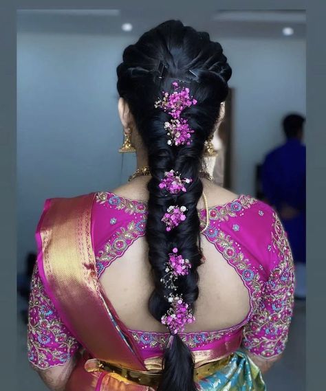 Bridal Hairstyle For Engagement, Engagement Braided Hairstyles, Messi Hairstyles For Wedding Indian, Hairstyles For Saree Indian, Latest Bridal Hairstyles, South Indian Bridal Hairstyles, Messy Braided Hairstyles, Bridal Hairstyle Indian Wedding, Hair Style On Saree