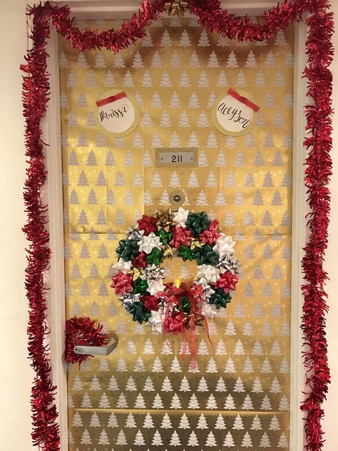 Dorm Room Door Decor// Christmas Holiday Dorm Decor, Wrapping Paper Door Decoration, Wrapping Paper Door Christmas, Dorm Door Christmas Decorations, Dorm Door Decorations Christmas, Christmas Dorm Door Decorations, College Christmas Decorations, Wrapping Paper Door, Dorm Christmas Decor