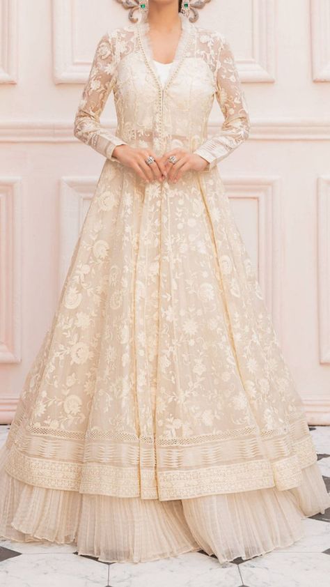 Simple White Frock Design, White Frock Design, White Long Frock, Frocks Pakistani, Frock Design For Wedding, Latest Long Frock Designs, Net Gown Designs, White Frocks, Frocks For Women Party