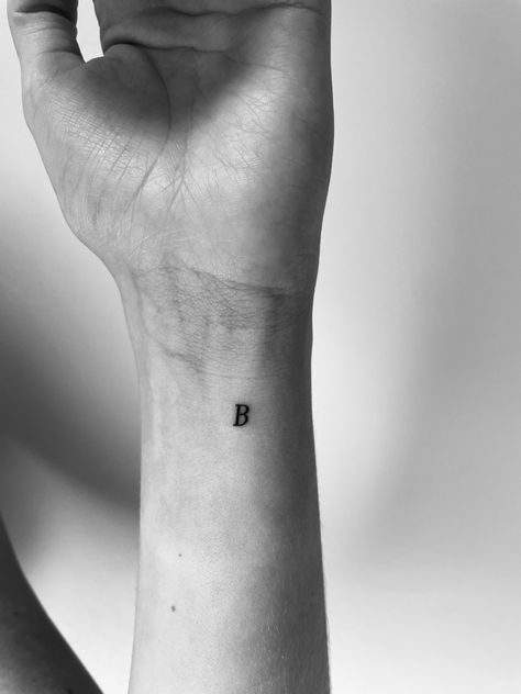 Fine line Tattoo Fine Line Tattoo Ideas Simple, Fine Line Letter Tattoo, Line Tattoo Minimalist, Tattoo Ideas Simple, Fine Line Drawing, Fine Line Tattoo Ideas, Tattoo Fine Line, Line Tattoo Ideas, Letter Tattoo