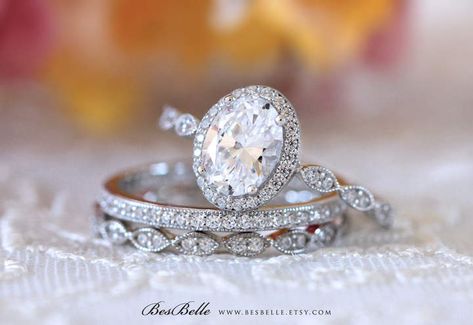 Oval Cut Diamond Rings, Accessories Outfit, Vintage Style Engagement Rings, Oval Diamond Engagement, Traditional Jewellery, Oval Diamond Engagement Ring, Outfit Jewelry, Bridesmaid Jewelry Sets, Diamond Engagement Ring Set