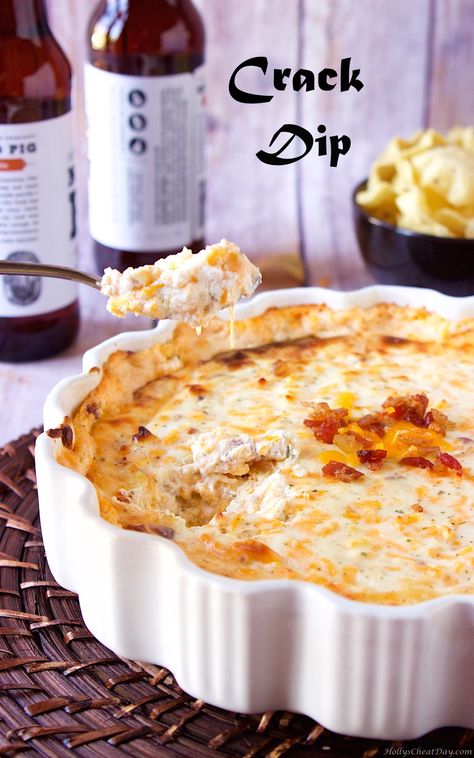 Warm Cheese Dip, Football Party Treats, Warm Dip Recipes, Chips Dip, Cheesy Dip, Party Dip, Cheesecake Dip, Taco Dip, Buffalo Chicken Dip