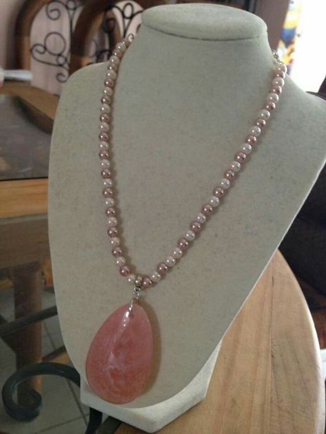 Pink Beaded Necklace, Necklaces Luxury, Quartz Pink, Pearl Necklace Designs, Beaded Necklace Designs, Beaded Jewels, Beaded Jewellery, Beaded Jewelry Designs, Necklace Patterns