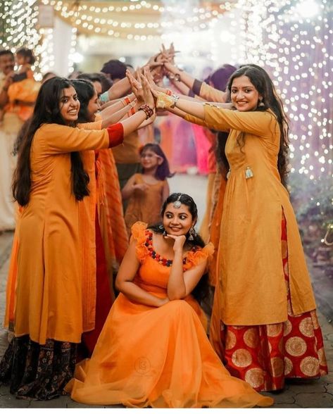 Haldi Poses For Bride, Haldi Photoshoot, शादी की तस्वीरें, Haldi Ceremony Outfit, Bridesmaid Poses, Indian Bride Poses, Indian Bride Photography Poses, Bridesmaid Photoshoot, Sisters Photoshoot Poses