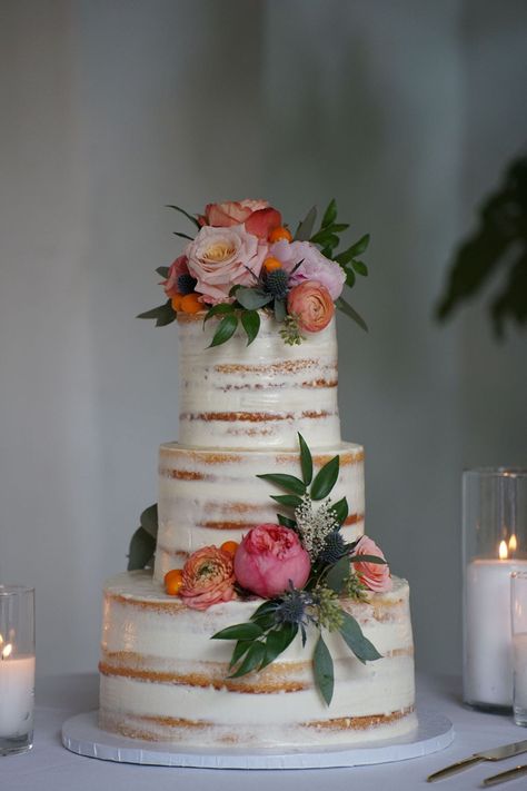 Tropical Wedding Cake Designs, Vibrant Color Wedding Cake, Wedding Cake Fleurs, Sunset Theme Wedding Cake, Coral And Orange Wedding, Spring Garden Wedding Cake, Simple Colorful Wedding Cake, Wedding Cake Sunset, Summer Wedding Cake Designs