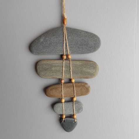 Stone Wall Decor, Wrapped Rocks, Stone Beach, Classroom Diy, Gardening Planting, Mosaic Rocks, Driftwood Art Diy, Wood Jewelery, Driftwood Wall Art