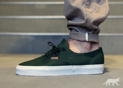 Green vans Vans Outfit Men, Vans Shoes Fashion, Nike Shoes Blue, Mens Vans Shoes, Sports Closet, Green Vans, Vans Outfit, Nike Boots, Tokyo Street Fashion