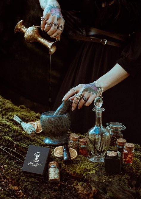 Witchy Apothecary Aesthetic, Moody Apothecary Aesthetic, Healing Witch Aesthetic, Luxury Witch Aesthetic, Bog Witch Aesthetic, Witchcraft Photos, Witch Apothecary Aesthetic, Elixir Aesthetic, Witch Astethic