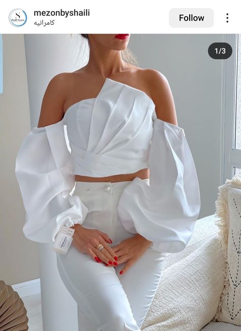 Crop Top Styles Classy, Blouse Outfit Casual, Glamour Outfit, Chic Dress Classy, Blouse Casual Fashion, Fashion Silhouette, Fancy Tops, Fashionista Clothes, Classy Casual Outfits