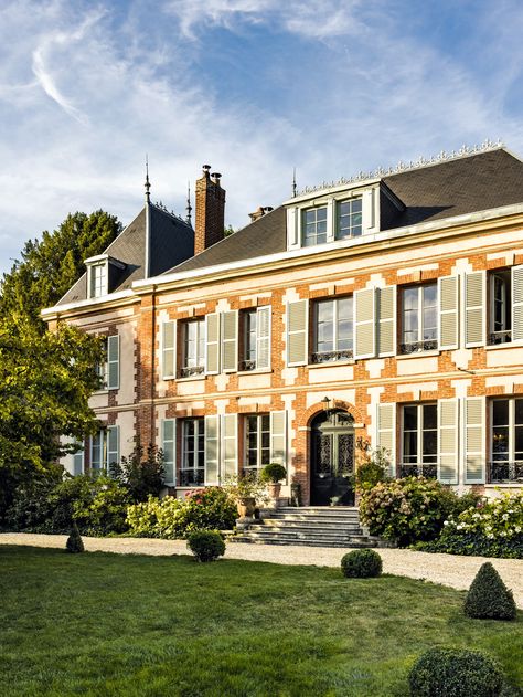 Normandy House, Black Marble Floor, Laura Gonzalez, Antique Bamboo, Mews House, French Exterior, Houses In France, Northern France, American Interior