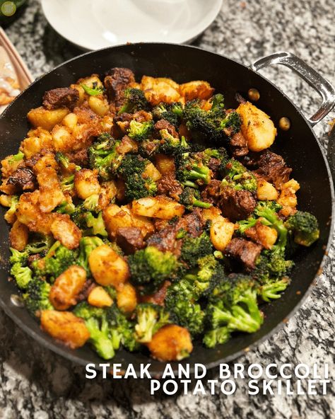 Garlic Parmesan Cream Sauce, Potatoes And Broccoli, Broccoli Potato, Steak And Broccoli, Potato Skillet, Broccoli And Potatoes, Parmesan Broccoli, Steak Potatoes, Steak Tips