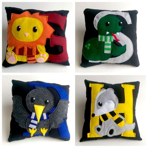 Hogwart Houses, Harry Potter Weihnachten, Harry Potter Pillow, Harry Potter Quilt, Cumpleaños Harry Potter, Slytherin Ravenclaw, Ravenclaw Hufflepuff, Harry Potter Nursery, Harry Potter Room Decor