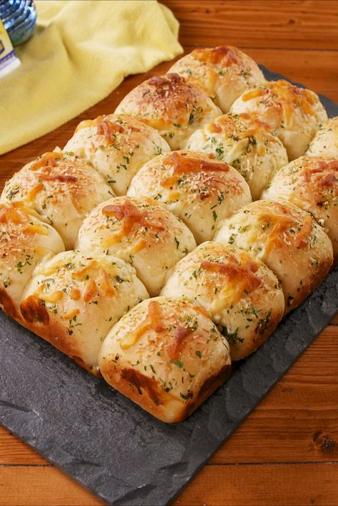 Cheesy Dinner Rolls, Garlic Butter Rolls, Butter Roll Recipe, Cheesy Dinner, Butter Rolls, Side Dishes For Ham, Garlic Rolls, Butter Roll, Cheesy Garlic Bread