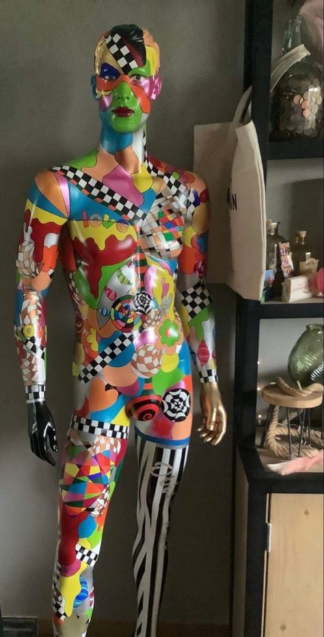 Pop Art Mannequin, Painted Maniquins, Colorful Mannequin, Graffiti Bedroom, Painted Mannequin, Art Mannequin, Mannequin Legs, Abstract Art Projects, Mannequin Art