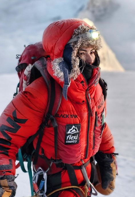 Arctic Explorer Outfit, Antarctica Outfit, Arctic Outfit, Arctic Clothing, Patagonia Mountains, Snow Hiking, Arctic Explorers, Camping Pics, To Build A Fire