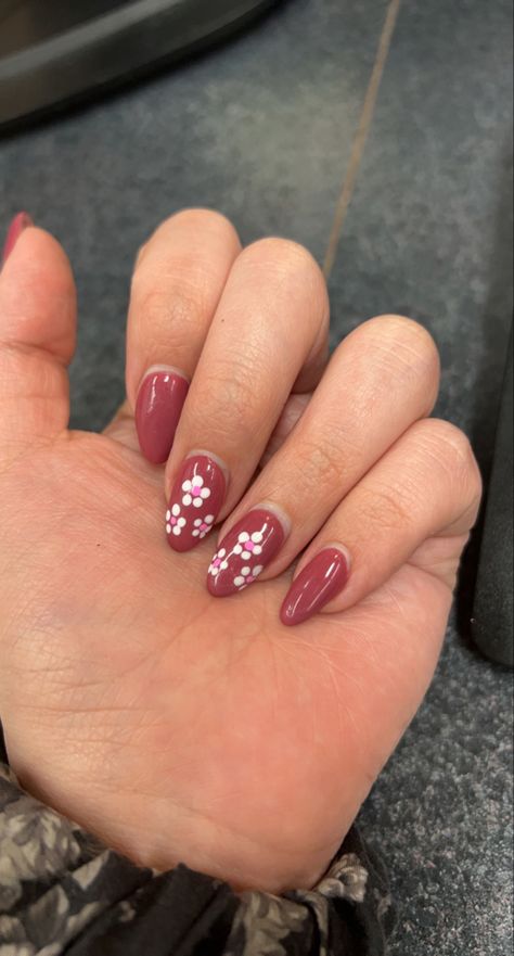 Red nails with white flowers. #nails #springnails #rednails #flower White Flowers Nails, Nails With White Flowers, Red Flower Nails, Nails With White, Flowers Nails, Pretty Nail Art, Red Flower, Flower Nails, White And Red