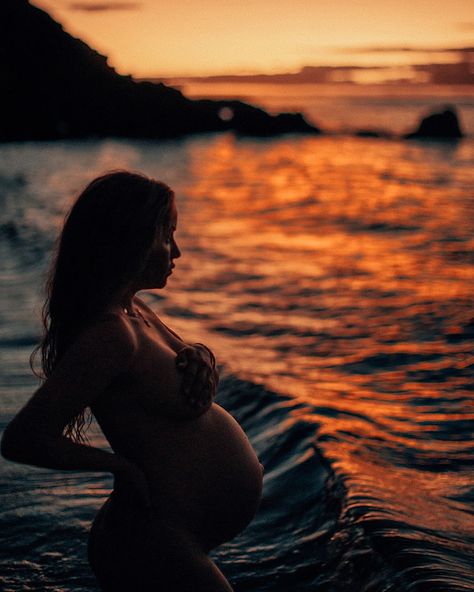 Looking for a way to celebrate yourself or relationship in an expectedly beautiful way? We have come up with a few unique session ideas here on Maui that just work, we want to introduce them as Blue Hour Land + Sea portraits. We’ve been doing more and more blue hour portraits on Maui and they’re a clear winner for a unique couples, solo and maternity sessions alike with such positive feedback. We’ve blogged a few #bluehour photography ideas for your #maui photoshoot, including ways to e... Maternity Photography On The Beach, Maternity Photography Unique, Underwater Maternity Shoot, Maui Photoshoot, Unique Maternity Photography, Photography On The Beach, Maternity Shoot Beach, Beach Maternity Shoot, Maternity Photography Ideas