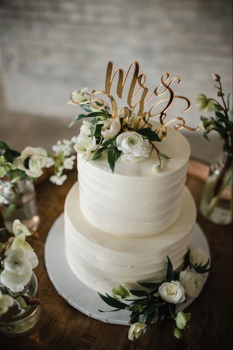 Eucalyptus Wedding Cake Table, Small 2 Tier Wedding Cake Simple, 10 Inch Wedding Cake, Two Tier Small Wedding Cake, Elegant 2 Tier Wedding Cakes, Greenery Cake Ideas, Simplistic Wedding Cake, Wedding Cakes With Greenery, Simple Wedding Cakes 2 Tier