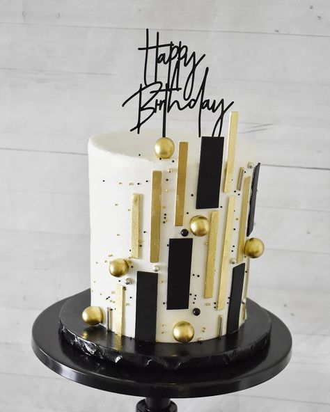 Joannette Martinez on Instagram: “Black/white/gold . . . . . . #blackandwhite #cake #cakestyling #cakedecor #cakestyle #cakedecorating #buttercreamcakes #blackandwhitecake…” Men's Cake Design, Black And White Cakes For Men, Black And Gold Cakes For Men, 75th Birthday Cake For Dad, Modern Birthday Cakes For Men, Masculine Cake, Hello 60, Cake Ideas For Men, Men Cakes