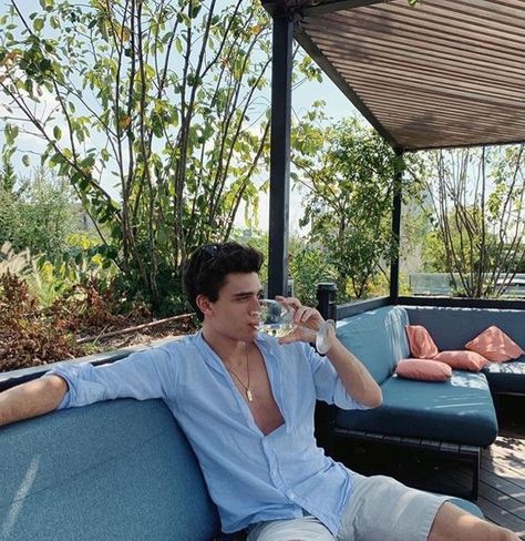 Old Money Aesthetic Boys, Xavier Serrano, Mens Photoshoot Poses, Mens Summer Outfits, Outfits Hombre, Men Photography, Elegante Casual, Cool Outfits For Men, Photography Poses For Men