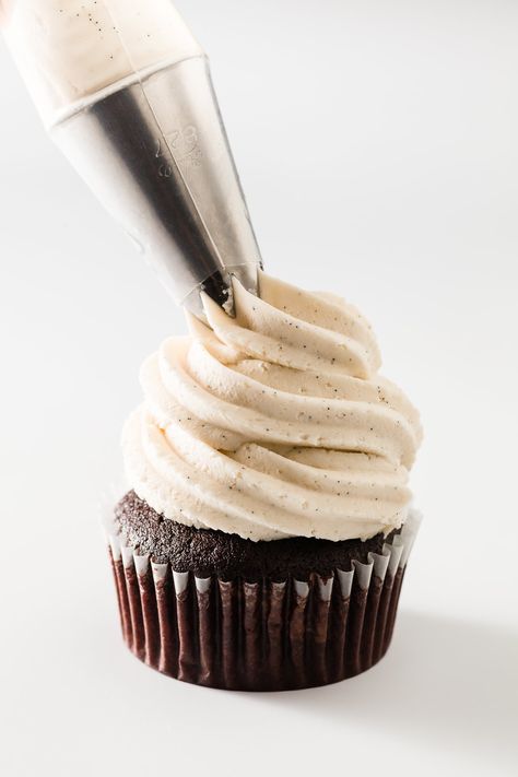 Vanilla Buttercream Frosting via @cupcakeproject Dairy Free Buttercream, Vanilla Frosting Recipes, Vanilla Bean Buttercream, Easy Buttercream Frosting, Cookie Dough Frosting, Sugar Free Peanut Butter, Easy Frosting, Creamy Recipes, Homemade Frosting