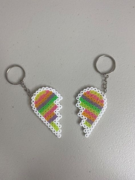 Perler Bead Patterns For Best Friends, Melty Bead Keychain, Bff Perler Beads, Best Friend Perler Bead Patterns, Perler Bead Gifts, Heart Perler Bead Patterns, Iron Perler Beads, Cute Hama Bead Ideas, Heart Perler Beads