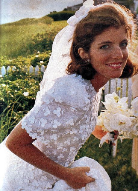 Caroline Kennedy wearing Carolina Herrera on her wedding day ... Celebrity Wedding Dresses, First Ladies, First Daughter, Royal Weddings, Vintage Bride, Jolie Photo, Here Comes The Bride, Carolina Herrera, Our Lady