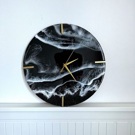 Ocean Clock, Diy Resin Gifts, Resin Inspiration, Clock Resin, Resin Clock, Black Ocean, Black Wall Clock, Wall Clock Design, Ocean Decor