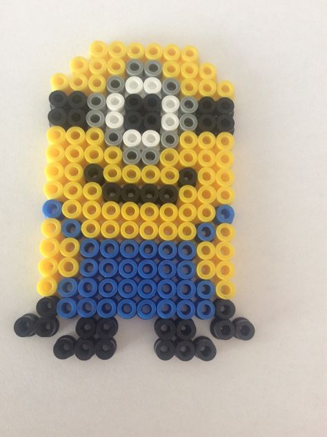 Minion Fuse Beads, Perler Beads Minions, Minion Perler Bead Patterns, Disney Hama Beads Pattern, Hama Disney, Melty Bead Designs, Melt Beads Patterns, Hamma Beads Ideas, Easy Perler Bead Patterns