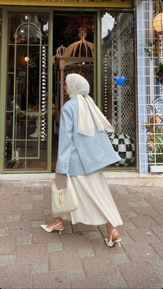 Strong Feminine Outfits, Hijabi Date Night Outfit, Hijab Modern Style, Old Money Hijab Outfit, Hijab Skirt Outfit, Elegant Hijab Outfit, Elegant Hijab Style, Classy Hijab Outfits, Hijab Trend