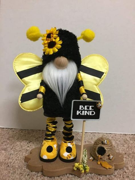 Summer Gnomes, Gnome Diy, Humble Bee, Bee Gnome, Gnomes Diy, Diy Gnomes, Gnome Patterns, Gnomes Crafts, Bee Decor