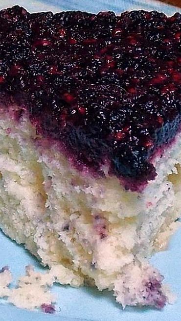 Blackcap Upside Down Cake Blackberry Upside Down Cake, Unique Desserts, Upside Down Cake, Best Desserts, Piece Of Cake, Easy Cake Recipes, Black Cap, Best Dessert Recipes, Easy Cake