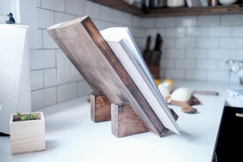 Diy Cookbook Stand, Diy Wood Books, Diy Book Stand, Using Scrap Wood, Diy Cookbook, Cookbook Stand, Cook Book Stand, Wood Projects For Beginners, Wood Crafting Tools