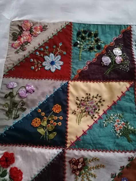 Quilting Fabric Projects, Crazy Quilts Patterns, Crazy Quilt Stitches, Patchwork Embroidery, Crazy Quilt Blocks, English Paper Piecing Quilts, Motifs Perler, Crazy Patchwork, Picture Quilts