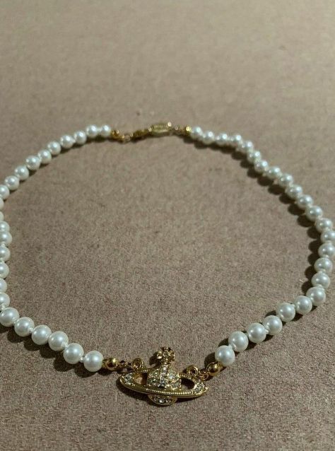 Vivienne Westwood Pearl Necklace, Pulseras Kandi, Vivienne Westwood Jewellery, Dope Jewelry, Gold Pearl Necklace, Choker Style, Girly Jewelry, Jewelry Inspo, Dream Jewelry