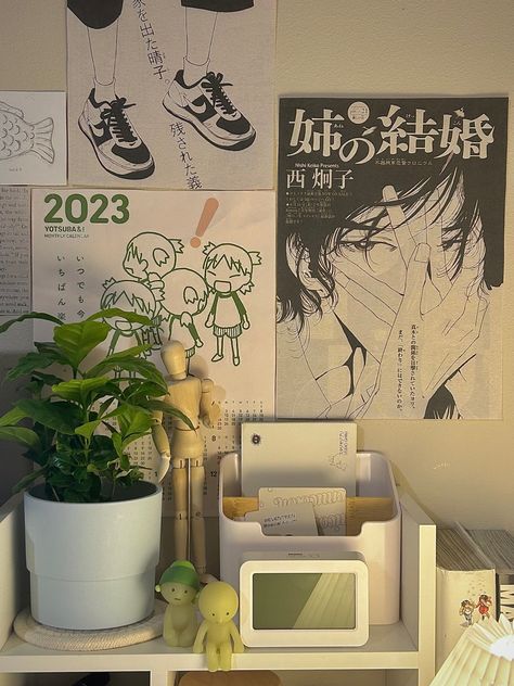 Japanese Room Inspiration, Ghibli Dorm Room, Japanese Desk Aesthetic, Japanese Aesthetic Room Decor, Lofi Aesthetic Room Decor, Dark Wood Room Ideas, Room Inspo Japanese, Tokyo Style Room, Aesthetic Green Room Decor