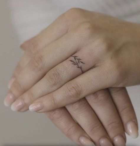 70+ unique and striking finger tattoo designs: symbols, hennas, roses, snakes, dots, lettering, hearts, and wedding rings for couples. Bonus: tattoo meanings. Finger Cute Tattoos For Women, Delicate Ring Finger Tattoo, Feminine Ring Tattoo, Finger Tattoos Feminine, Ring Finger Tattoos For Women Meaningful, Women Ring Tattoo, Women Wedding Ring Tattoo, Women’s Ring Tattoo, Flower Finger Tattoo Simple