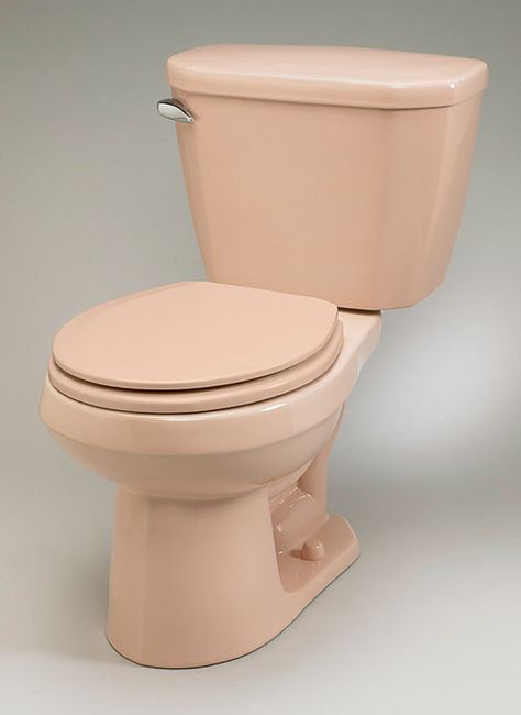 Pink toilet still made today, plus other vintage colors my niece and i have good taste Colored Toilets, Pink Toilet, Cute Wall Decor, Toilet Sink, First Ladies, Retro Bathrooms, Retro Renovation, Vintage Towels, Ceramic Boxes