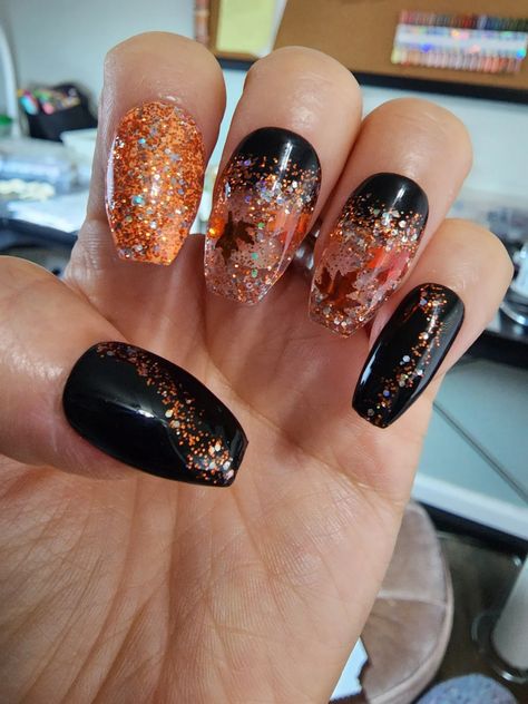 Autumn Leaf Nails, Fall Leaf Nail Designs, Halloween Nail Ideas, Spooky Nails, September Nails, Cute Nails For Fall, Nail Art For Beginners, October Nails, Nail Shimmer