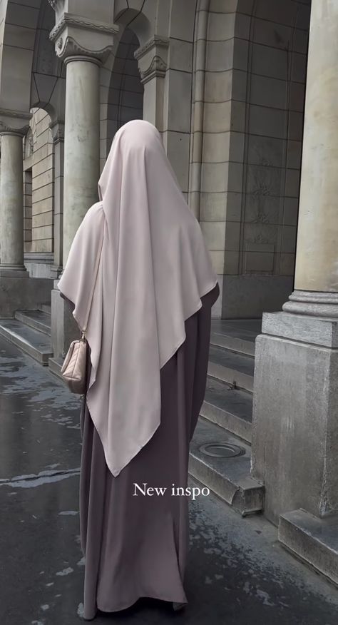 Burqa Designs Simple, Hijab Fashion Inspiration Abayas, Khimar Outfit, Abaya Outfits, Khimar Style, Burqa Designs, Islamic Modest Fashion, Modest Outfits Muslim, Stile Hijab