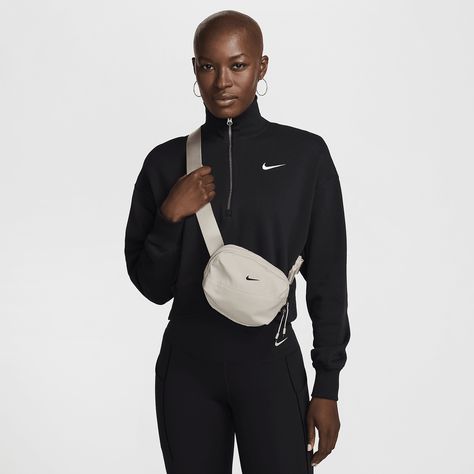 Nike Aura Crossbody Bag (2L) Nike Belt Bag, Nike Sling Bag, Nike Crossbody Bag, Sling Bag Outfit, Small Gym Bag, Womens Gym Bag, Nike Bags, Nike Swoosh Logo, Swoosh Logo